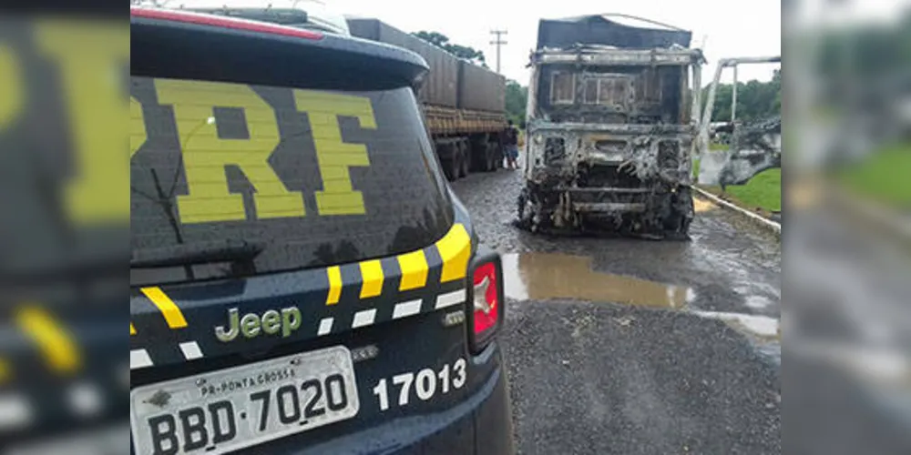 Imagem ilustrativa da imagem Ladrões abandonam três carros usados em assalto a bancos