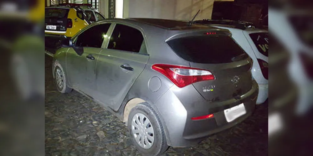 Operação começou com abordagem de carro no centro de PG