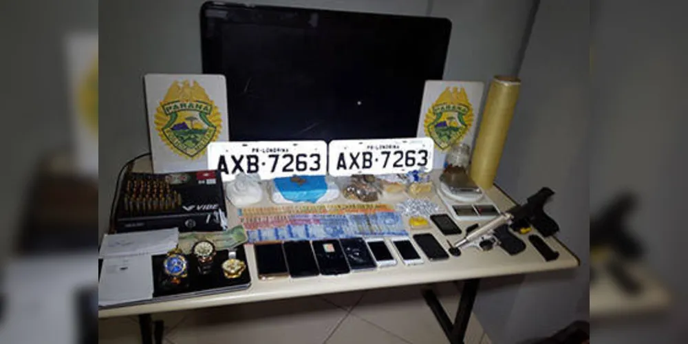 PM apreendeu LSD, ecstasy, cocaína, crack e maconha, além de armas e dinheiro