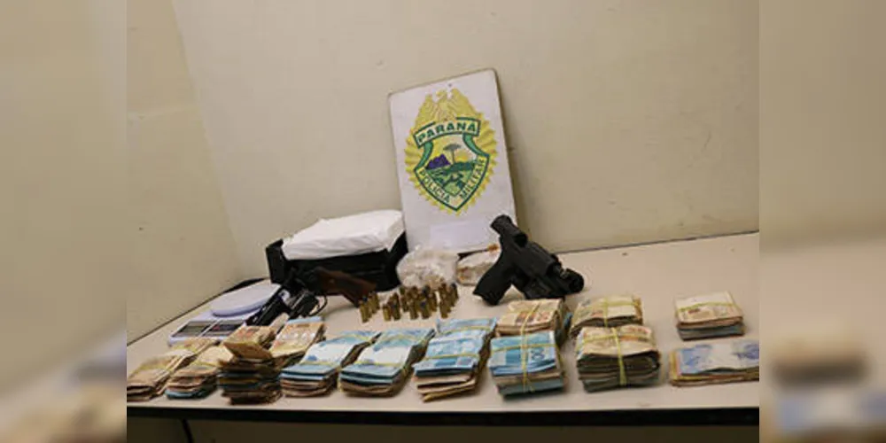Além da droga, mais de R$ 103 mil foram apreendidos durante a operação