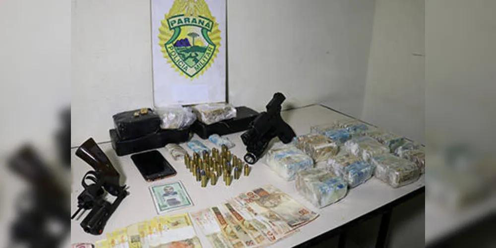 Além da droga, mais de R$ 103 mil foram apreendidos durante a operação