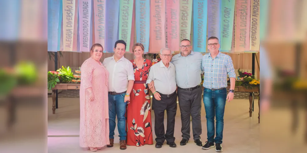 
Luciane Cury, este colunista, Teresa E. Justus Cury, Carlos Alberto Cury, Chafic Cury Neto e Mauricio Cury