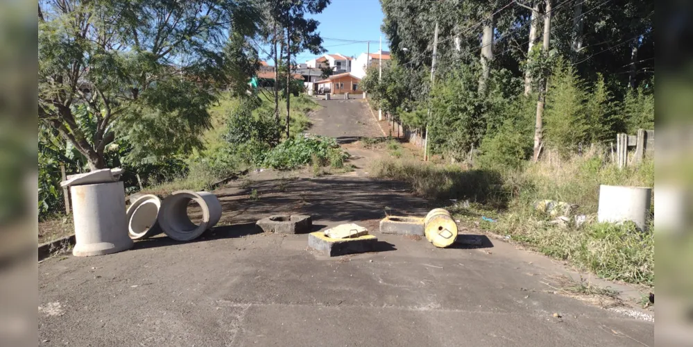 Rua já foi bloqueada pela Prefeitura de Ponta Grossa.