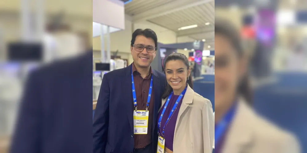 Destaque também para o renomado oftalmologista Leonardo Saliba Cunha que comemorou seu aniversário no último domingo. Na foto Leonardo com sua esposa Priscila Cunha.