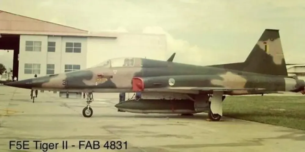 Caça da Força Aérea Brasileira desaparecido desde 1982 na Lagoa dos Patos