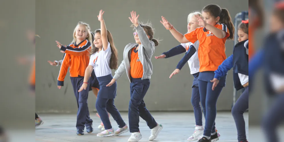 Alunos têm diversas atividades escolares, que 'fogem' do tradicional ensino didático