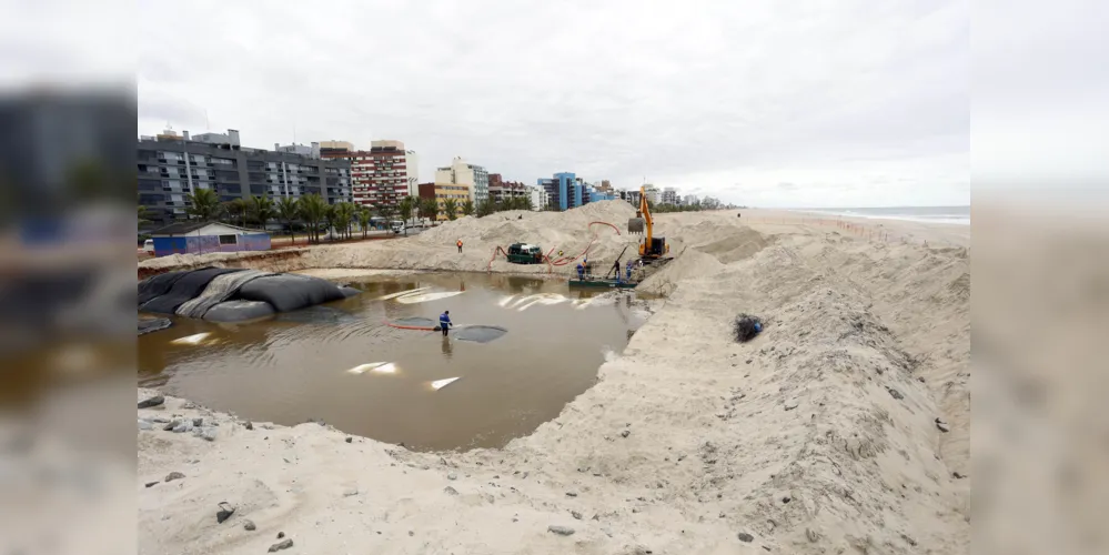 Obras da engorda da orla da praia de Matinhos