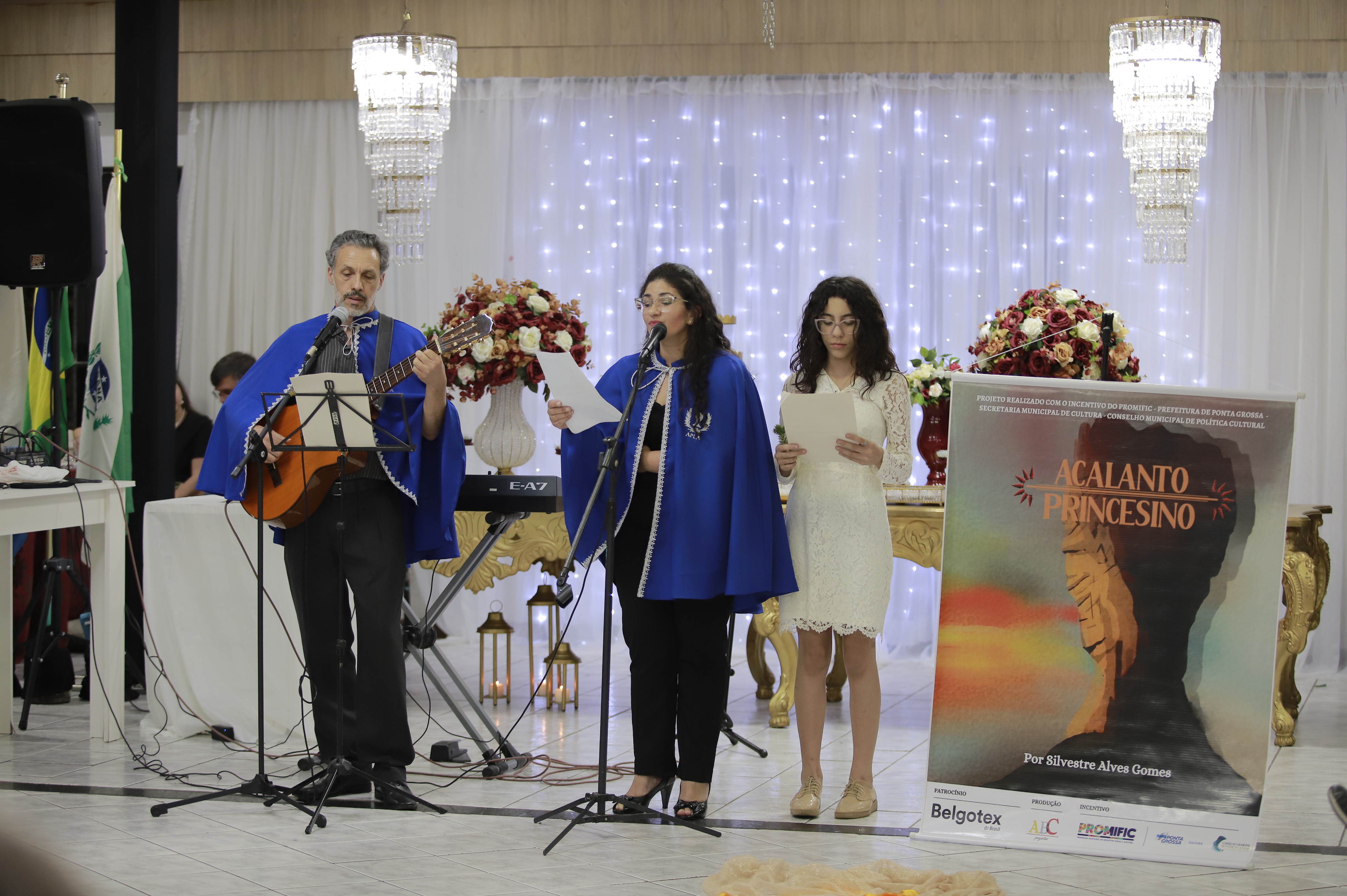 Apresentação musical de Silvestre Alves, Letícia Teixeira e Melissa Kalva