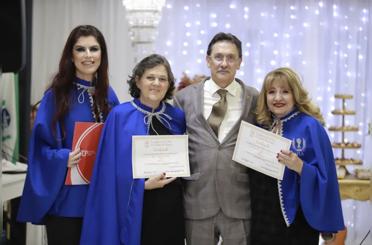 Renata Regis Florisbelo, Alana Águida Berti e Dione Navarro recebem homenagem de José Altevir Mereth Barbosa da Cunha com título de Patronesse da Academia de Letras do Centro do Paraná