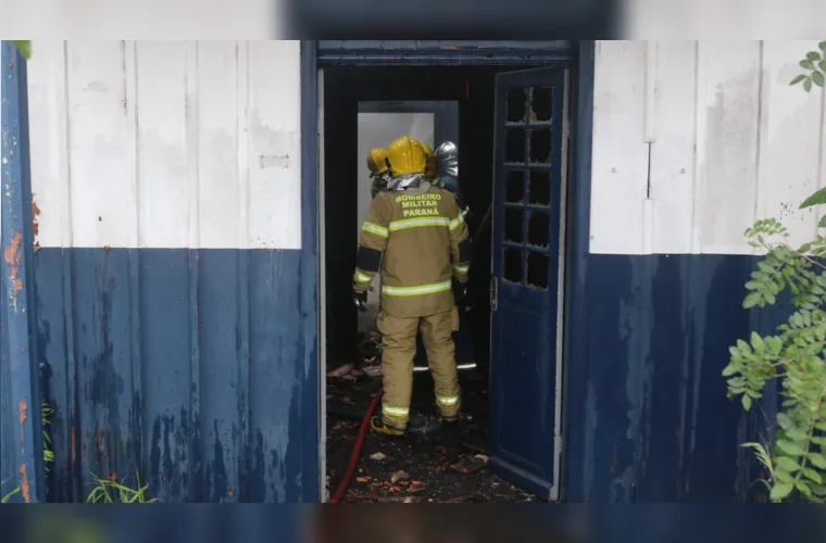 As chamas foram contidas em minutos pelos oficiais dos bombeiros