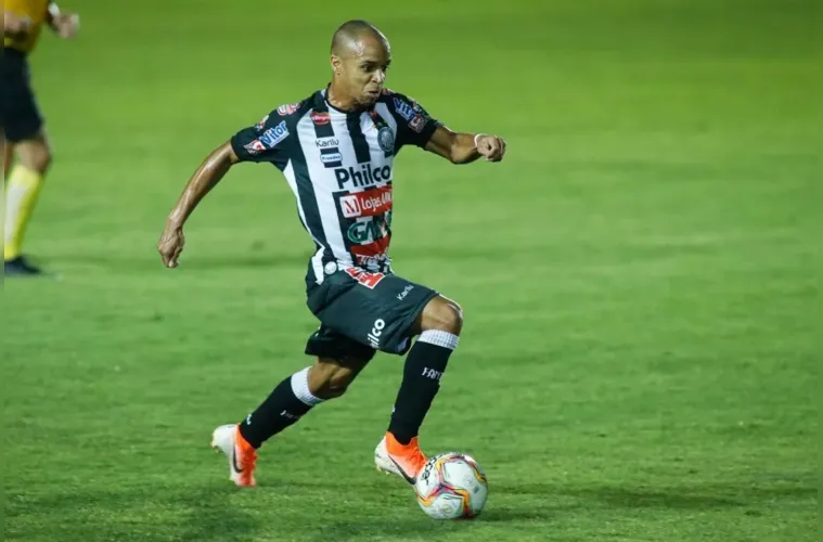 Idade: 26 anos  |  Cidade natal: Natividade-RJ  |  Altura: 1,69 M  |  Último clube: Botafogo-PB