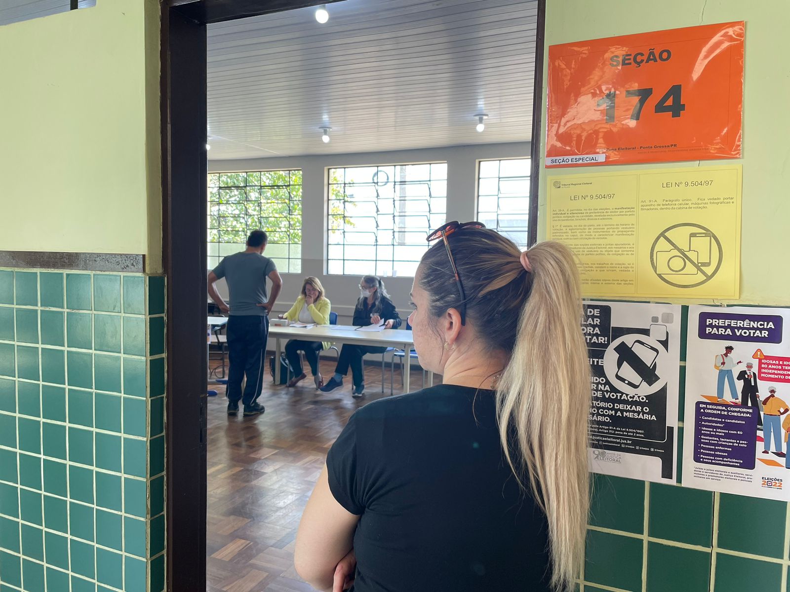 Em vários pontos de votação, em Ponta Grossa, poucas filas e muita organização. O cenário continua o mesmo no período da tarde