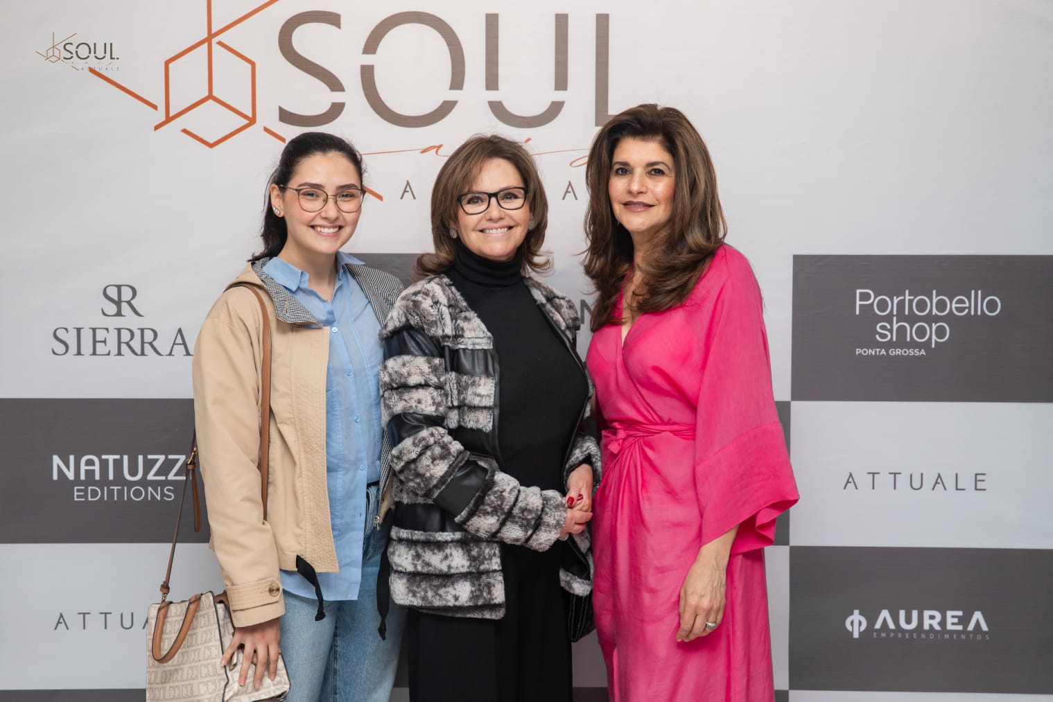 Paula Barros, Mary Jean Barros e Miriam Barbur Carneiro