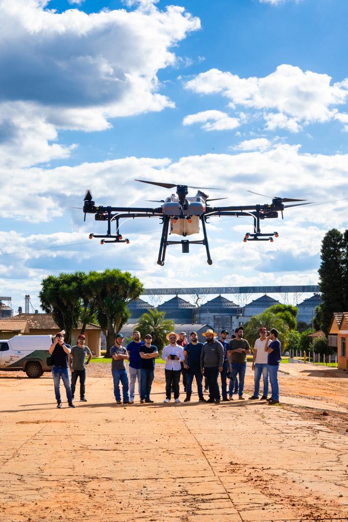 O curso com o maior desconto é a “Formação de Pilotagem de Drones para a Agricultura”