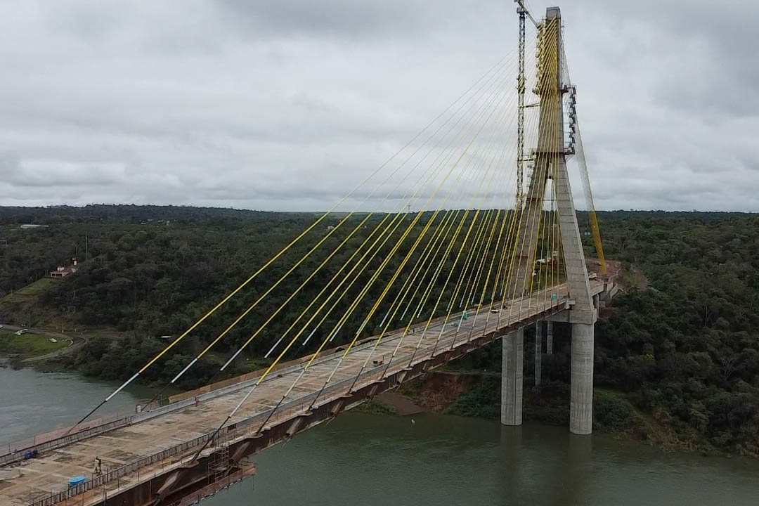 A ponte terá 760 metros de comprimento e um vão-livre de 470 metros, sendo o maior da América Latina. Serão duas pistas simples com 3,6 metros de largura, acostamento de três metros e calçada de 1,7 metro nas laterais.