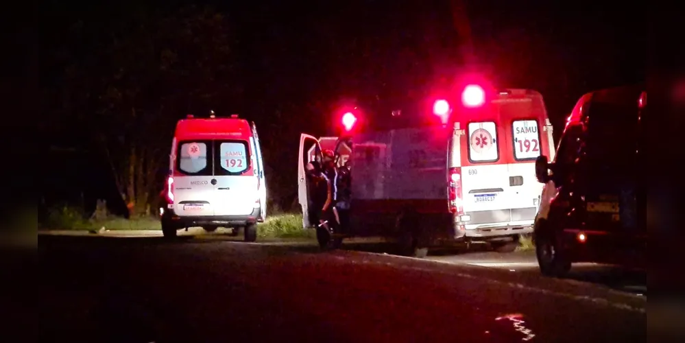 Equipes da PRF, do Corpo de Bombeiros e do Samu estiveram no acidente