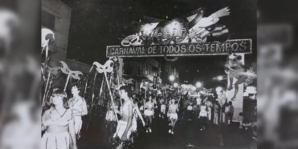 Historiadores apontam que no início do século passado o Carnaval de Ponta Grossa se destacava principalmente pelo corso