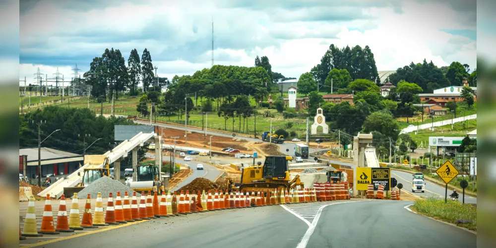 Obras de duplicação nas rodovias, terceiras faixas e programas de conversação de pavimento foram realizados