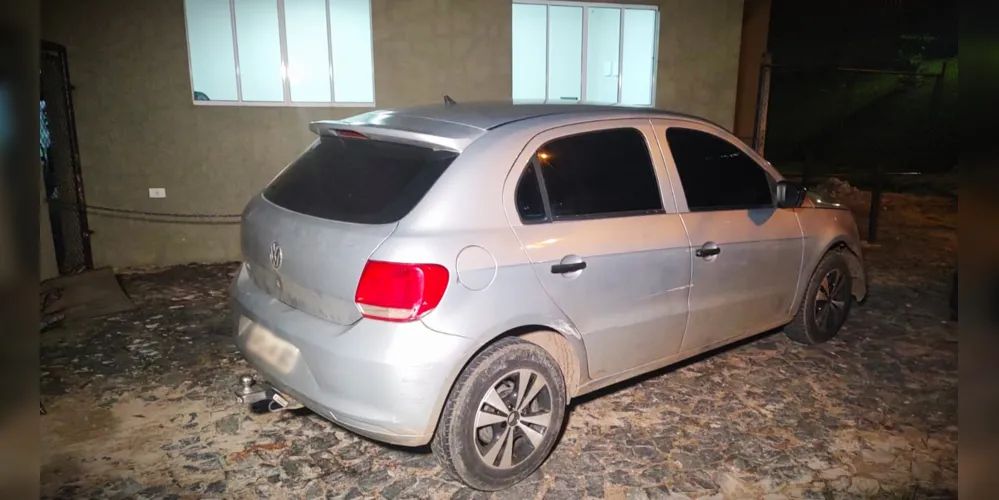 Um veículo também foi encaminhado à 13ª Subdivisão Policial de Ponta Grossa