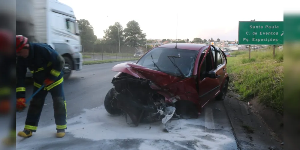 Com a força do impacto, motor foi arrancado do veículo