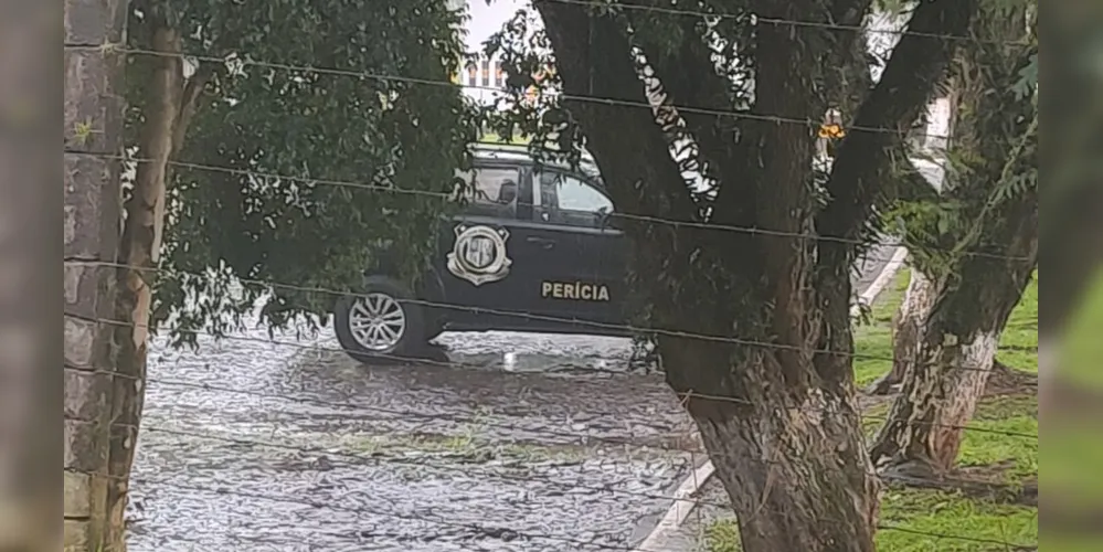 Equipe da Perícia está no pátio do 5º Batalhão de Polícia Rodoviária, em Ponta Grossa