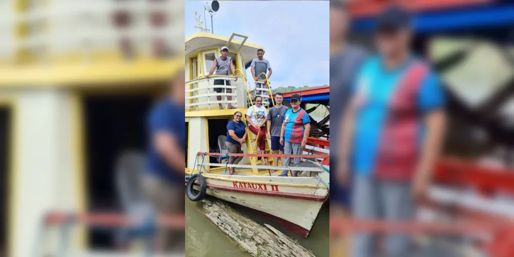 O barco é o único meio de transporte para a missão