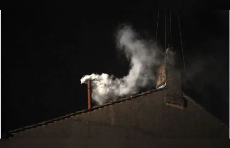 A fumaça branca quando foi anunciada a eleição de Francisco em 2013