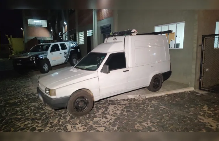 Veículo Fiat Fiorino foi encaminhado à 13ª Subdivisão Policial de Ponta Grossa