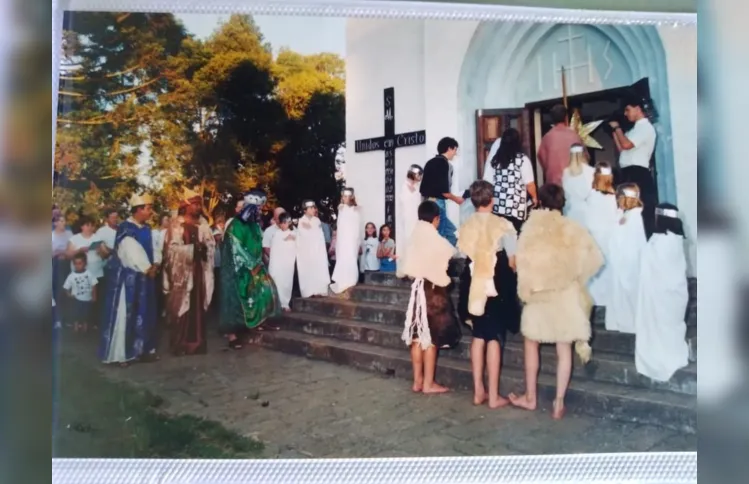Integrantes do presépio vivo e os reis magos, em Terra Nova