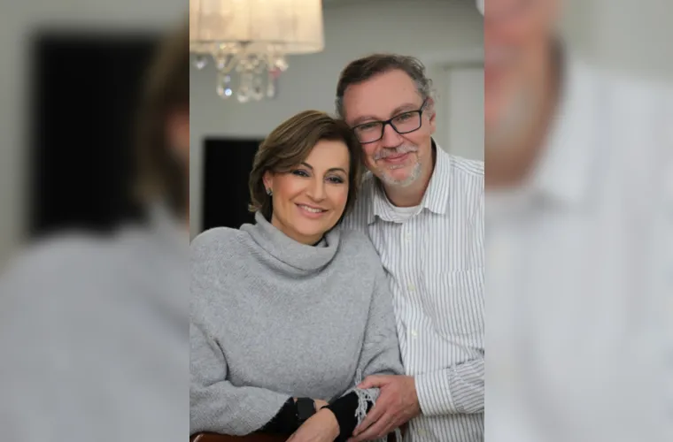 O advogado especialista em Direito Imobiliário e vice-presidente do grupo Torre Blanca Imóveis Alexandre Augusto Devicchi receberá os cumprimentos pela passagem de seu aniversário no próximo sábado (31). No registro, Alexandre e a sua esposa, Elisangela Almeida Rocha Devicchi. Da coluna RC os votos de alegrias e realizações.