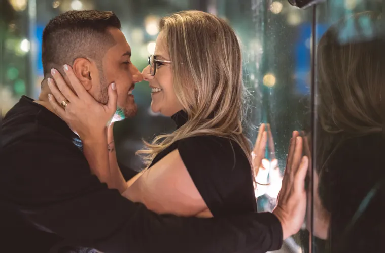 NOVO CICLO – Larissa Martins Borges receberá as felicitações pela troca de idade nesta quinta-feira (29). No registro, Larissa e seu marido Tauã Costa. Da coluna RC os votos de felicidades e sucesso.