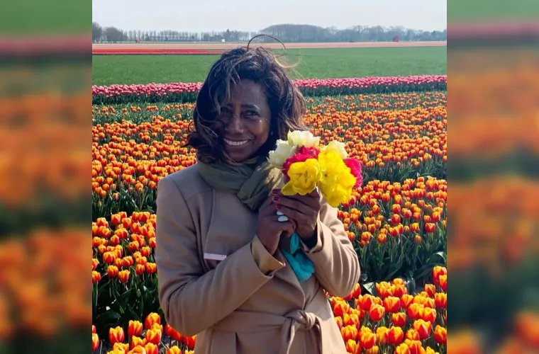 Na Holanda, Glória Maria mostrou a produção de flores exóticas