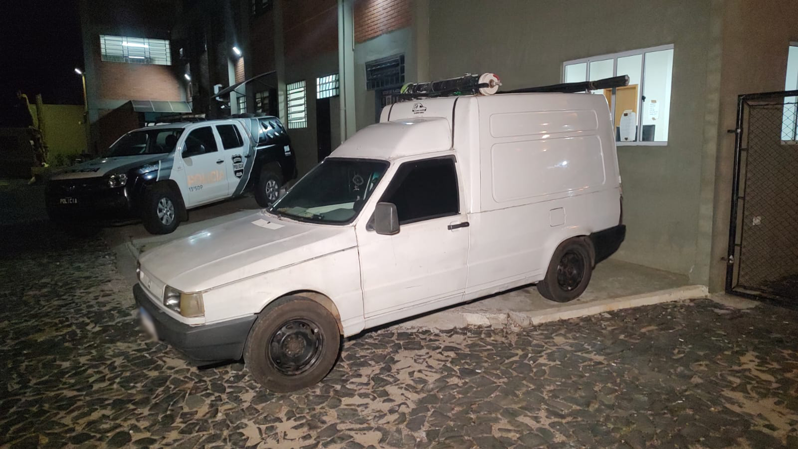 Veículo Fiat Fiorino foi encaminhado à 13ª Subdivisão Policial de Ponta Grossa