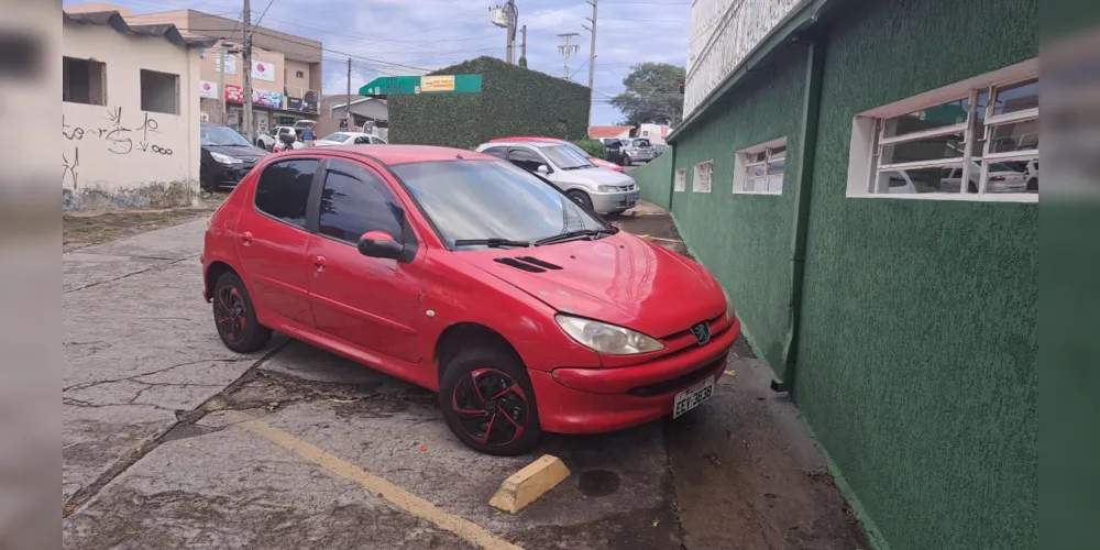 Motorista do carro teria perdido o controle da direção antes de atingir a moça