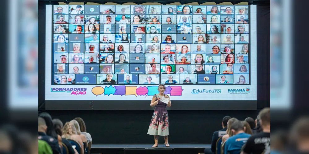 Professora da rede estadual produz conteúdo para alunos e professores de todo o Brasil