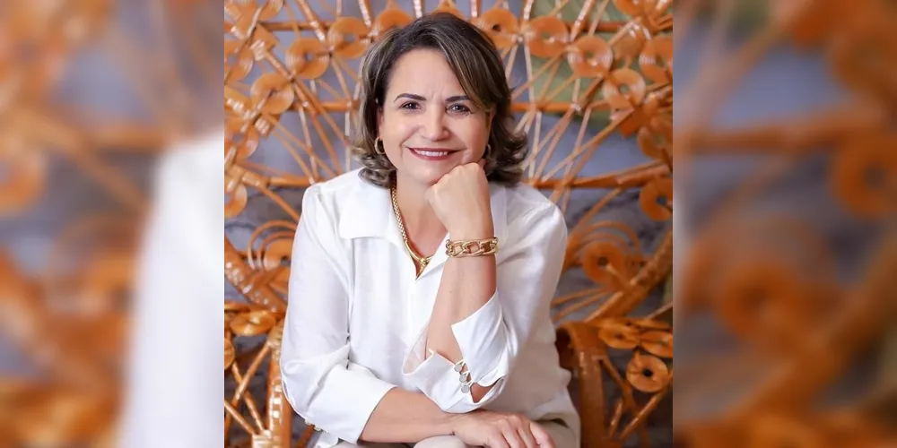 A empresária Vanda Pianowski recebeu as felicitações pela passagem de seu aniversário no último domingo (9). Vanda vem com dinamismo fazendo à diferença no setor de iluminação a frente da respeitada loja Iluminação Pianowski. Da coluna RC os votos de prosperidade e alegrias.