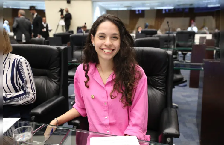 Deputada estadual mais jovem da história do Paraná, Ana Júlia Ribeiro (PT)