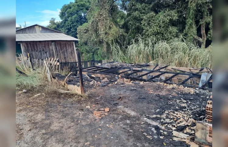 Imagem ilustrativa da imagem Incêndio destrói três residências em bairro de Carambeí