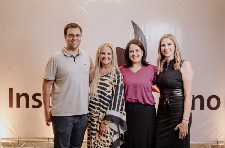 Helder Ribeiro, Sharon Pontes, Fernanda Ribeiro e Luciana de Paula Souza