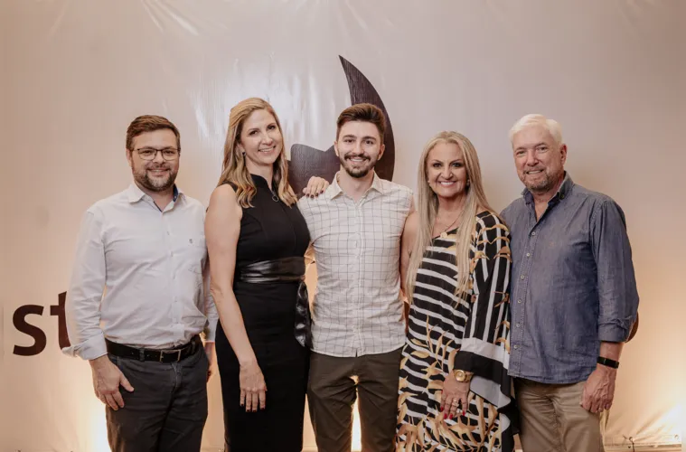 Rafael Francisco dos Santos, Luciana de Paula Souza, Rafael Hofmann, Sharon Pontes e Francisco Barros