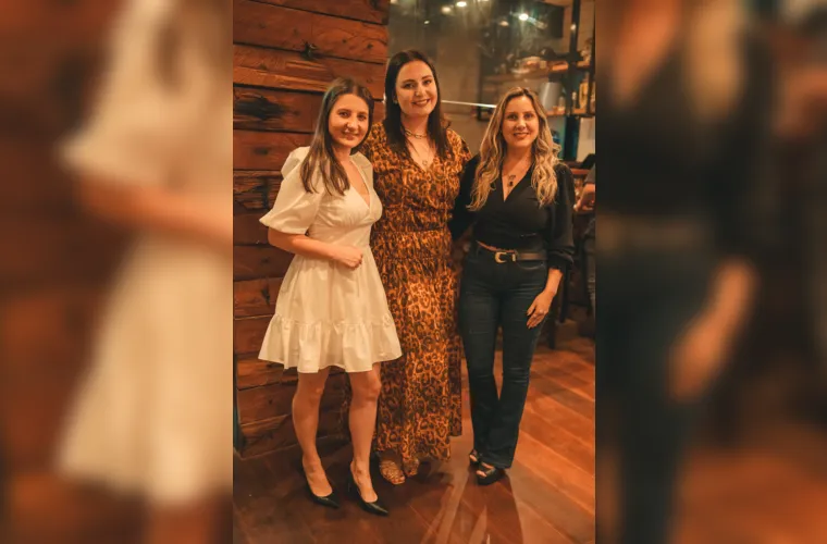 Rosinei Gasperin, Giseli R. Pilarski e Jacqueline Oliveira