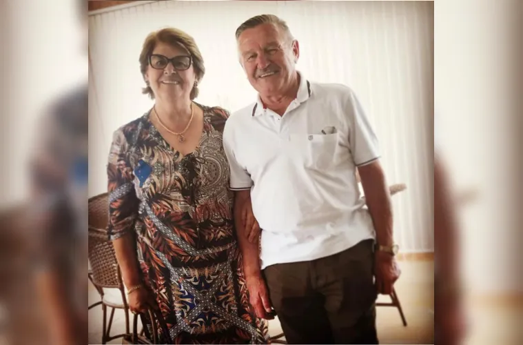 O casal Sergio e Aracy Zadorosny celebrou na última segunda-feira (10), seus 47 anos de casados, bodas de jaspe.  Da coluna RC os votos de alegrias e saúde, para que o casal continue servindo de inspiração para todos nós.