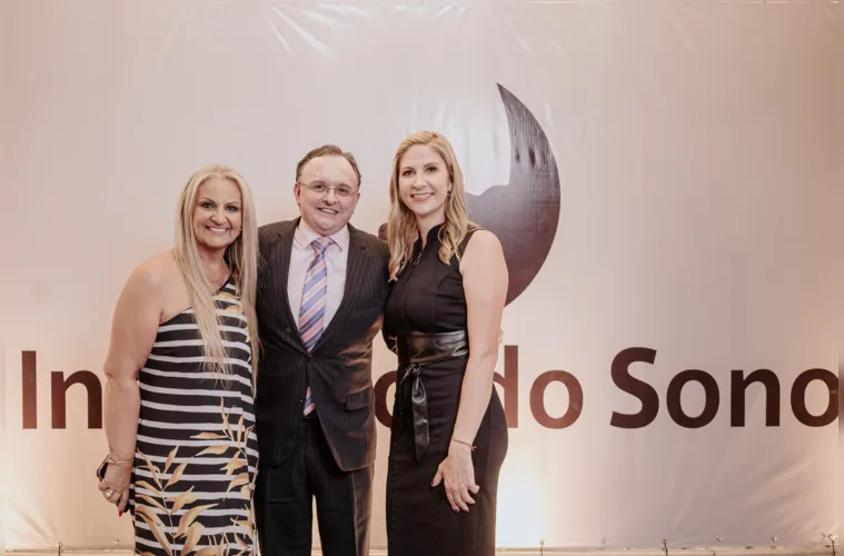 Sharon Pontes, Carlos Henrique Camargo e Luciana de Paula Souza