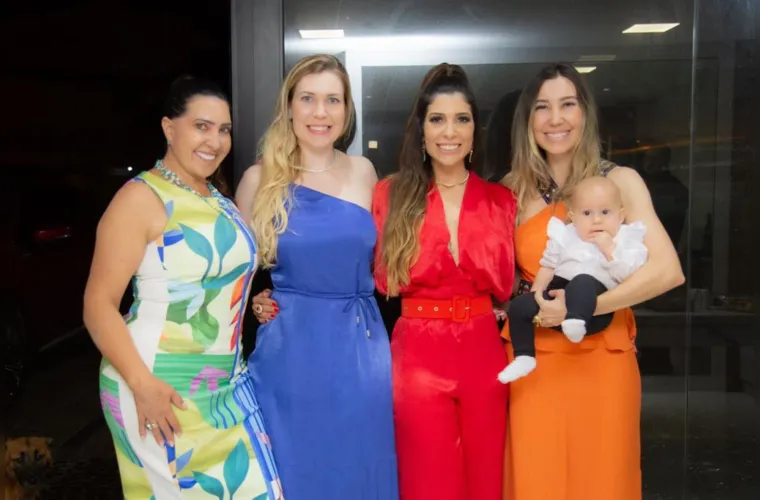 Anelaine Brunelli, Anelise Brunelli, Andressa Brunelli, Rosângela Brunelli e a pequena Sophia Sudan