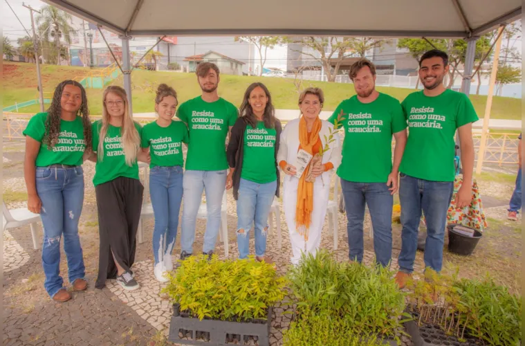 Todas as mudas doadas ou utilizadas em ações sociais pelo Viveiro são plantadas pelos alunos nas estufas do projeto de extensão, no Campus Uvaranas da UEPG