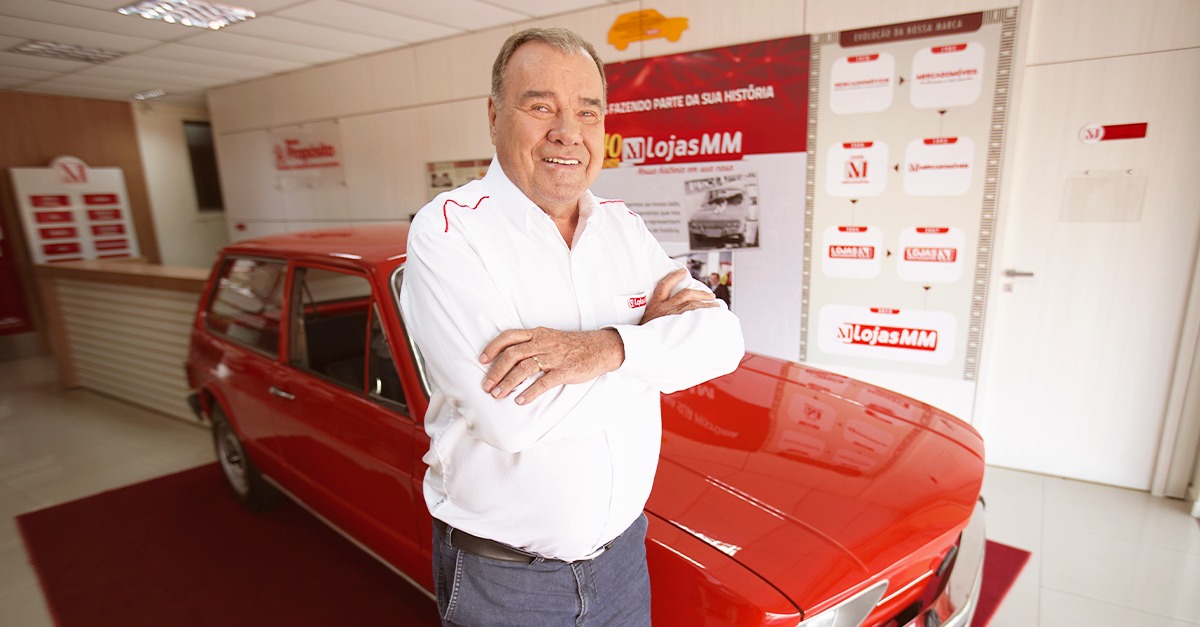 Jeroslau Pauliki vendeu uma VW Brasília de cor laranja para fundar a primeira loja do grupo, inaugurada em 1978