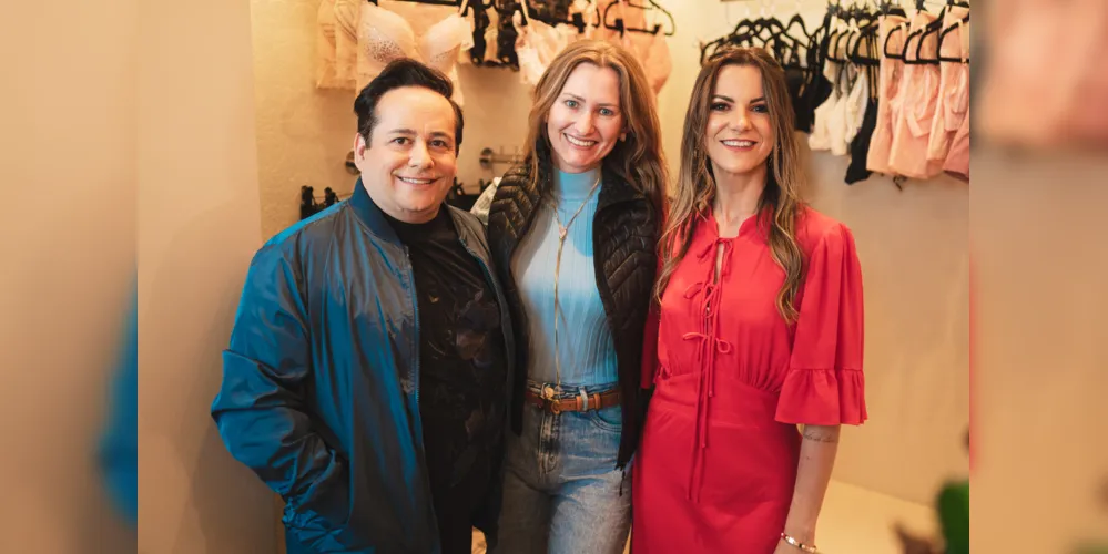 Elaine Pontarolo Artero, este colunista e Ana Rita Rocha Brandalize