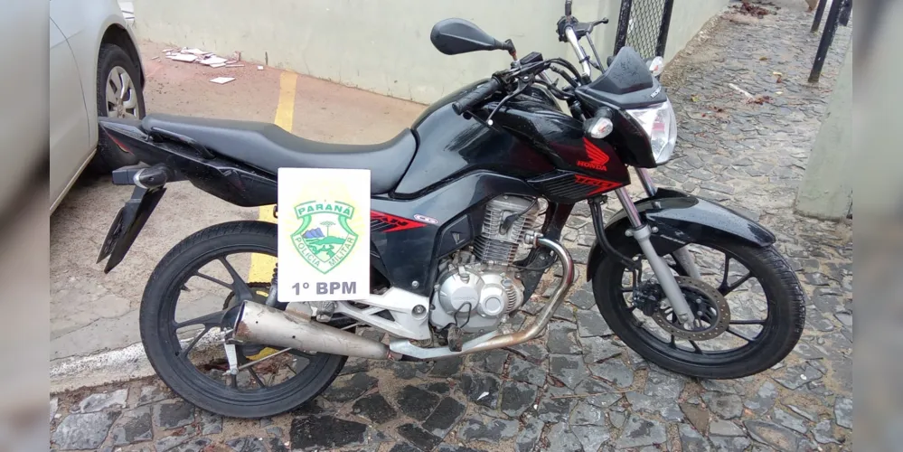 Moto foi localizada no interior de uma residência, sendo confirmado o alerta de furto
