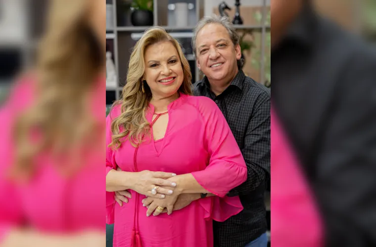 Bera Nunes de Freitas Muhlenbruch reserva o dia de hoje (21), para receber as felicitações pela troca de idade. Bera é presença confirmada nas principais iniciativas sociais e filantrópicas da nossa cidade. No registro, Bera e seu marido Alexandre Muhlenbruch. Da coluna RC os votos de felicidades e alegrias.