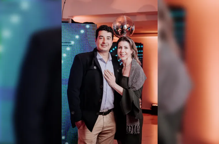 O casal Ítalo Cordeiro e Lorene Yassin estiveram prestigiando recentemente o evento de lançamento do Baile dos 200 anos de Ponta Grossa que aconteceu no Espaço Princess.